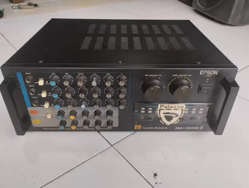 Power mixer amplifier merk Martin Roland.