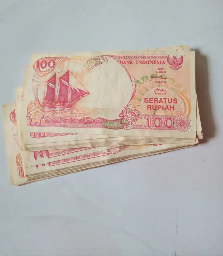 Sale 125 lbr uang kertas 100 rupiah th 1992dan 500 rph th 1988 1 lbr