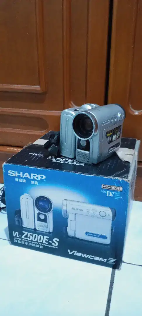 Kamera digital Panasonic lumix dan Handycam Sharp