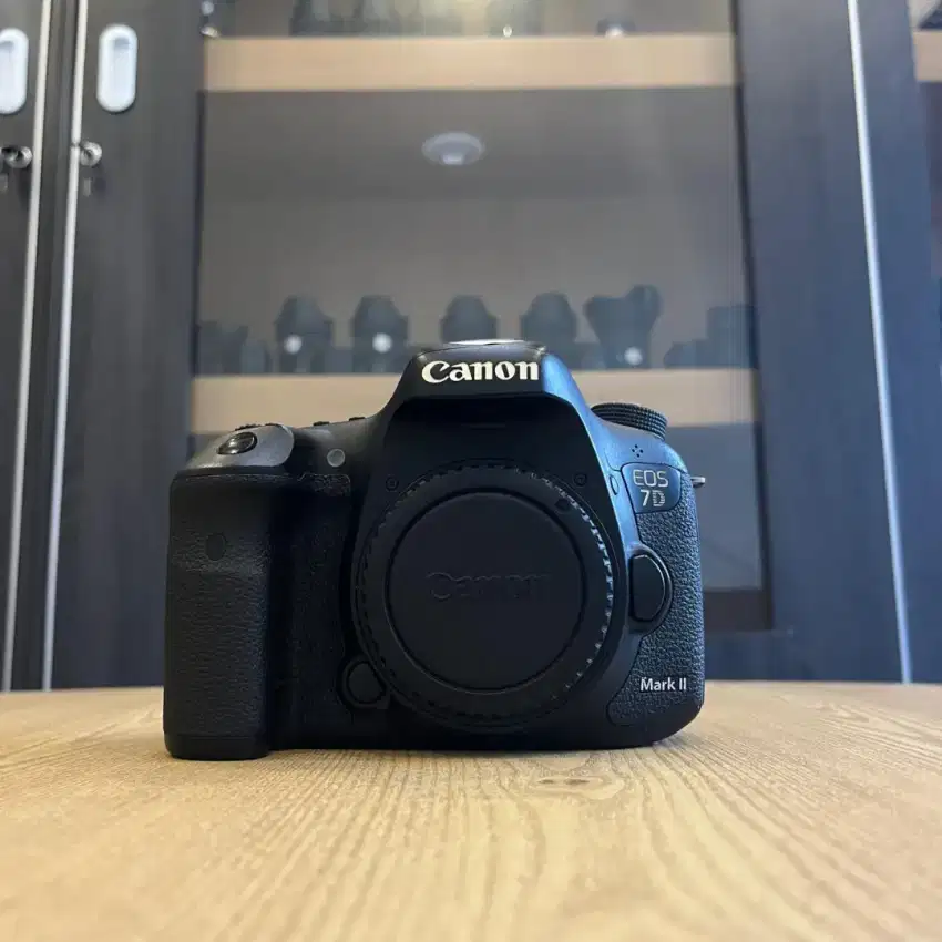 Canon 7D Mark II body