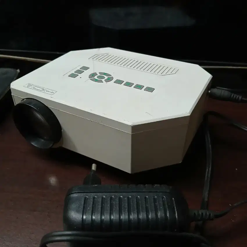 mini Projector presentasi portable UC 30 Proyektor mini home teather,