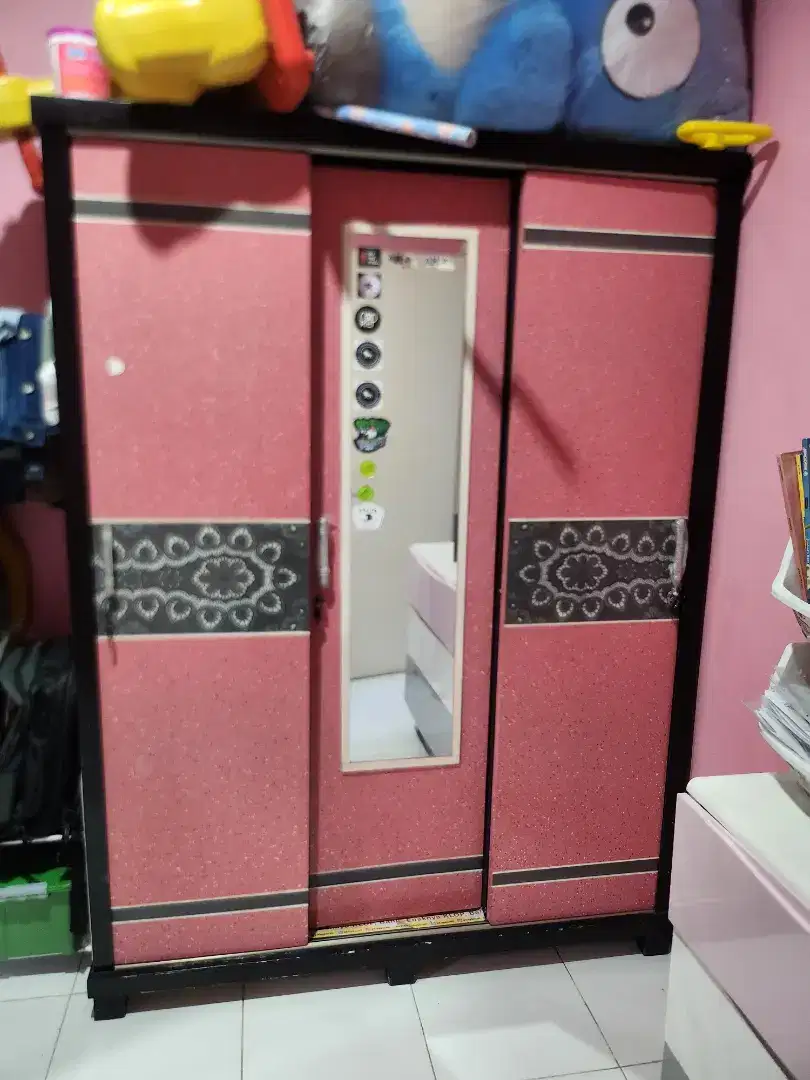 Lemari 3 pintu sleding