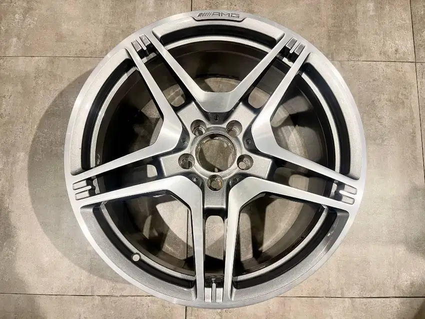 Velg AMG OEM Mercedes Benz 218, R-19, Lebar 10.0 ( NOS 1 Velg )