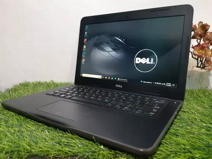 Laptop DELL Latitude 3380 UltraBook 13inch i5 Ram 8/256GB TERMURAH