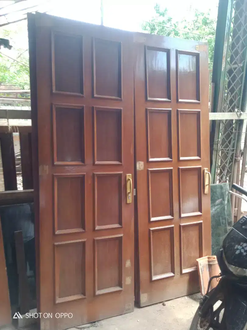 Pintu jati tua bekas masih bagus dan murah