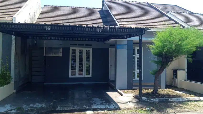 Rumah di kompleks pearl Garden Mataram