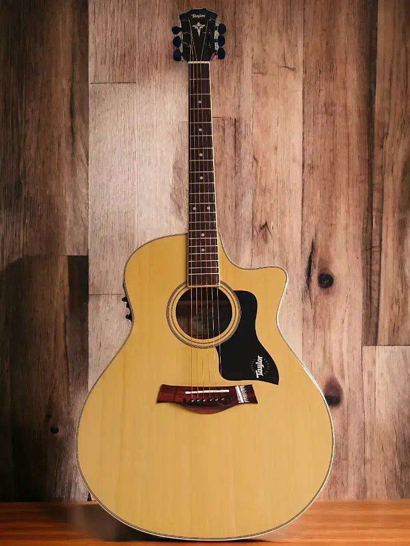 Gitar akustik elektrik taylor