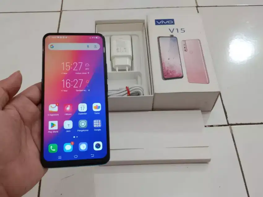 VIVO V15 RAM 8GB / 256GB 4G LTE 6.53in Kamera Pop Up Finger BUTUH UANG