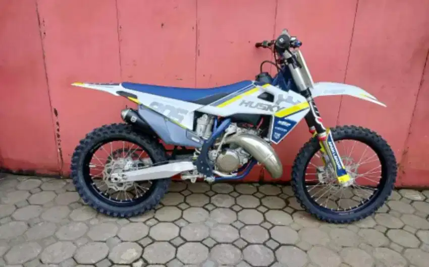 Husqy TC 125 2021 motor pajangan