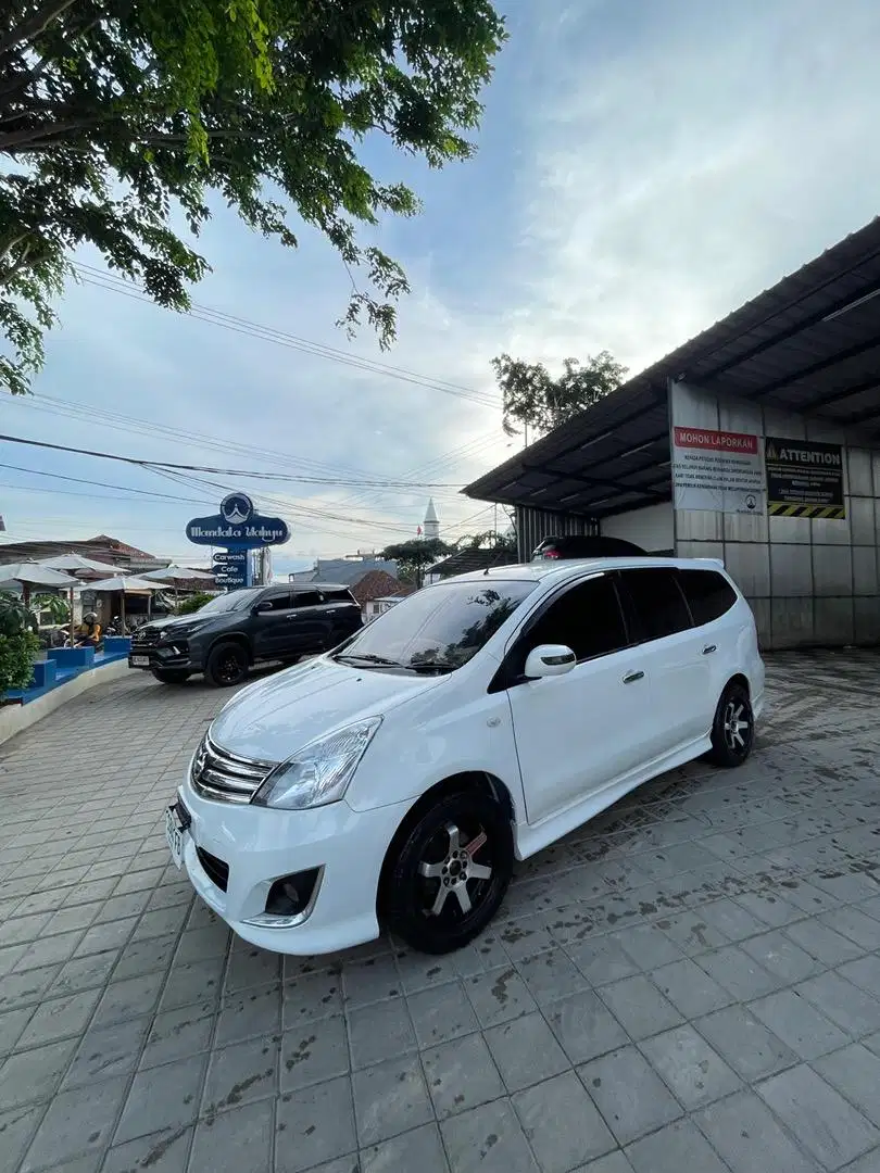 Jual nissan grand livina