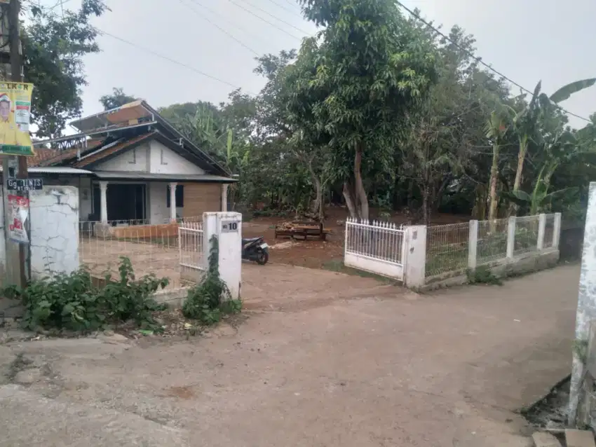 Dijual tanah plus rumah tua di bekasi