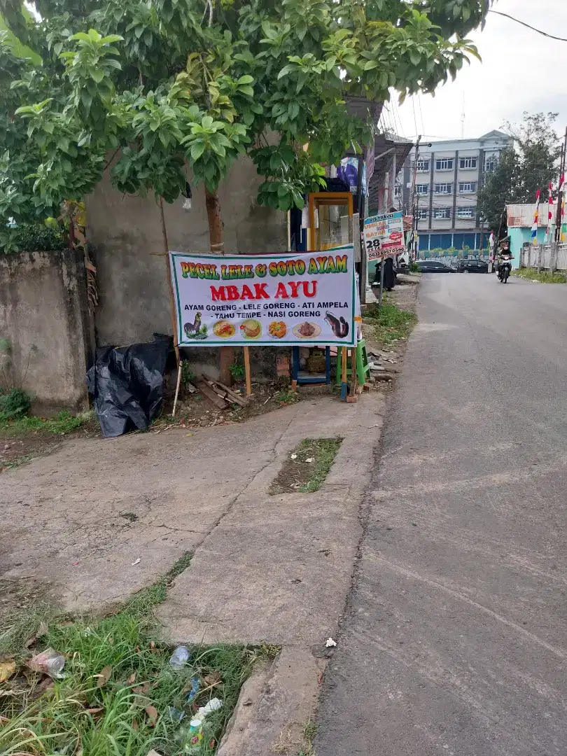 Kios di demang lebar daun