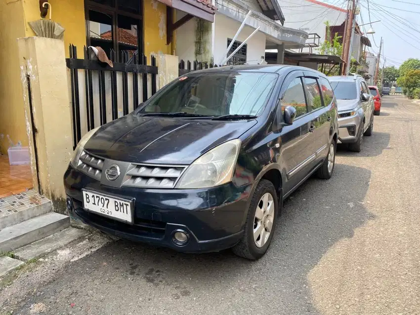 Dijual mobil grand livina matic pemakaian pribadi