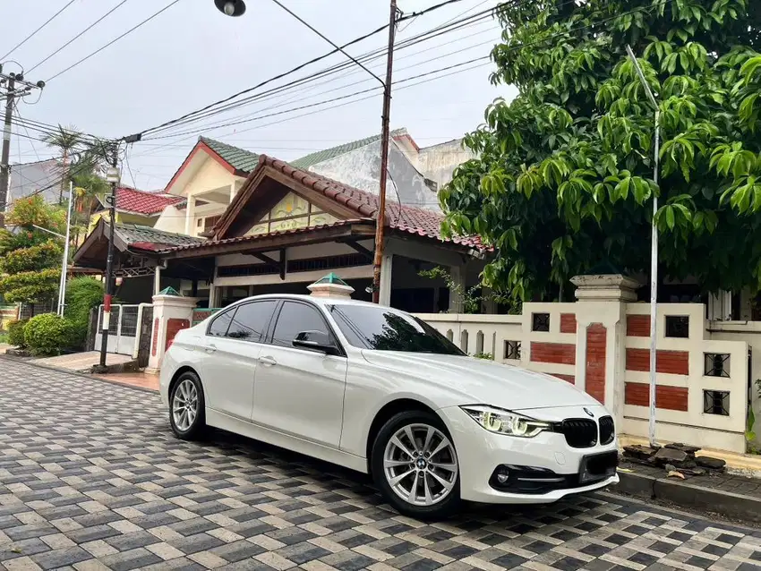 Jual bmw 320i sport facelift low km simpanan