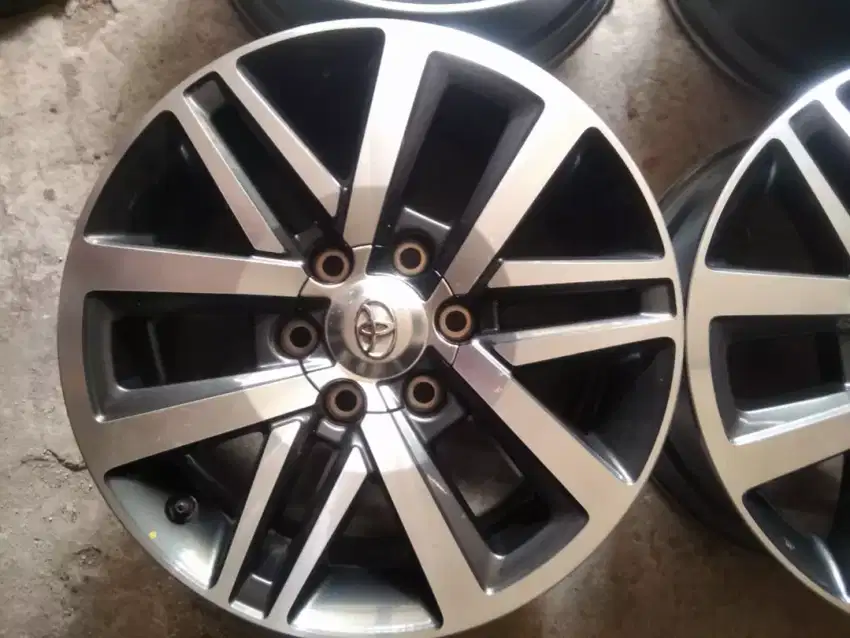 Velg TOYOTA fortuner Vrz ring 18