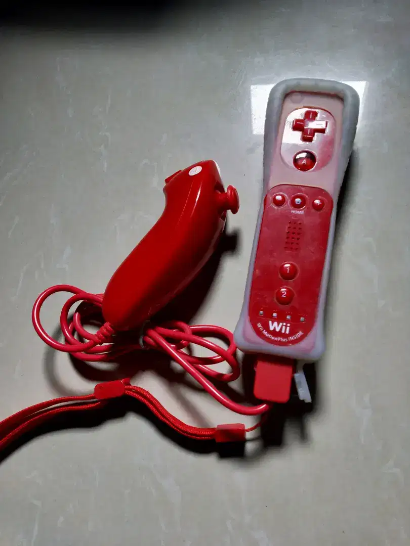 Wiimote & nunchuck controller build in motion plus merah