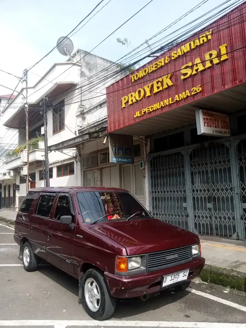 Isuzu Panther 2.3 Higrade 1995