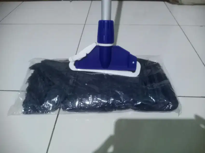 kain pel lantai lengkap dengan tongkat nya.