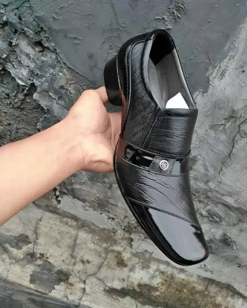 Sepatu pantofel pria kulit asli