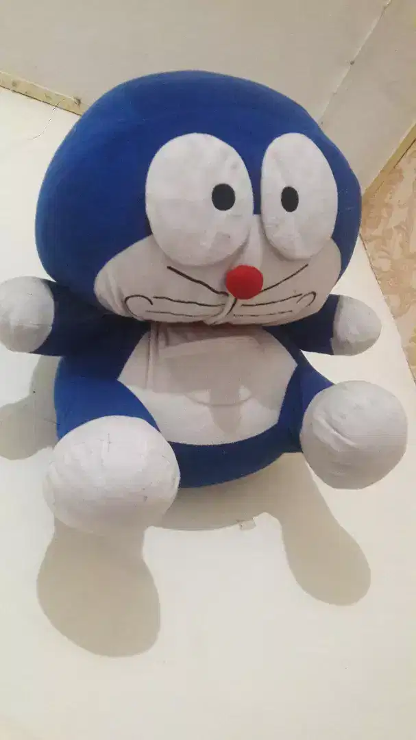 Boneka besar doraemon