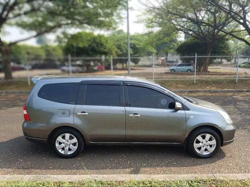 Dijual Nissan Grand Livina 1.5 XV 2007 AT.