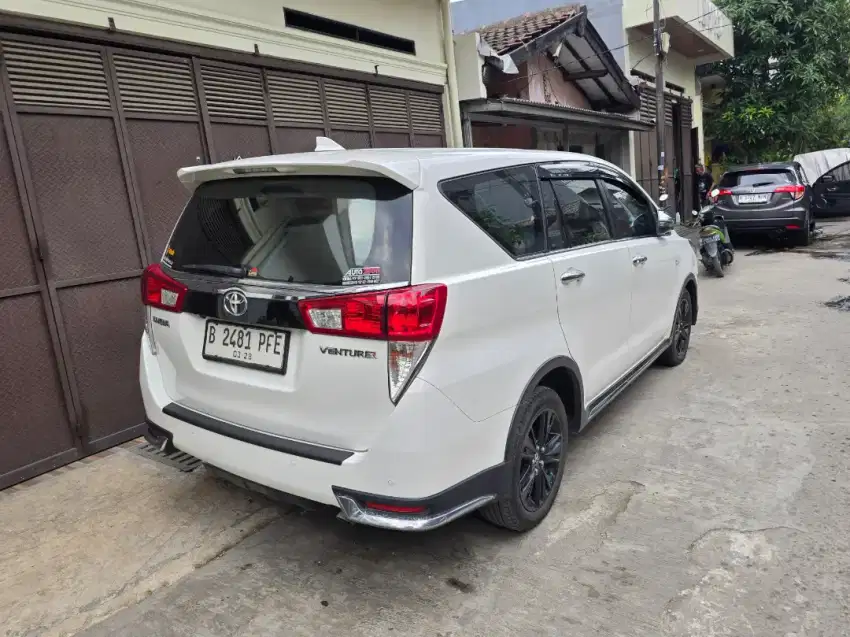 Toyota Kijang Innova Inova Venturer AT Matic Tahun 2018 Putih, 2019