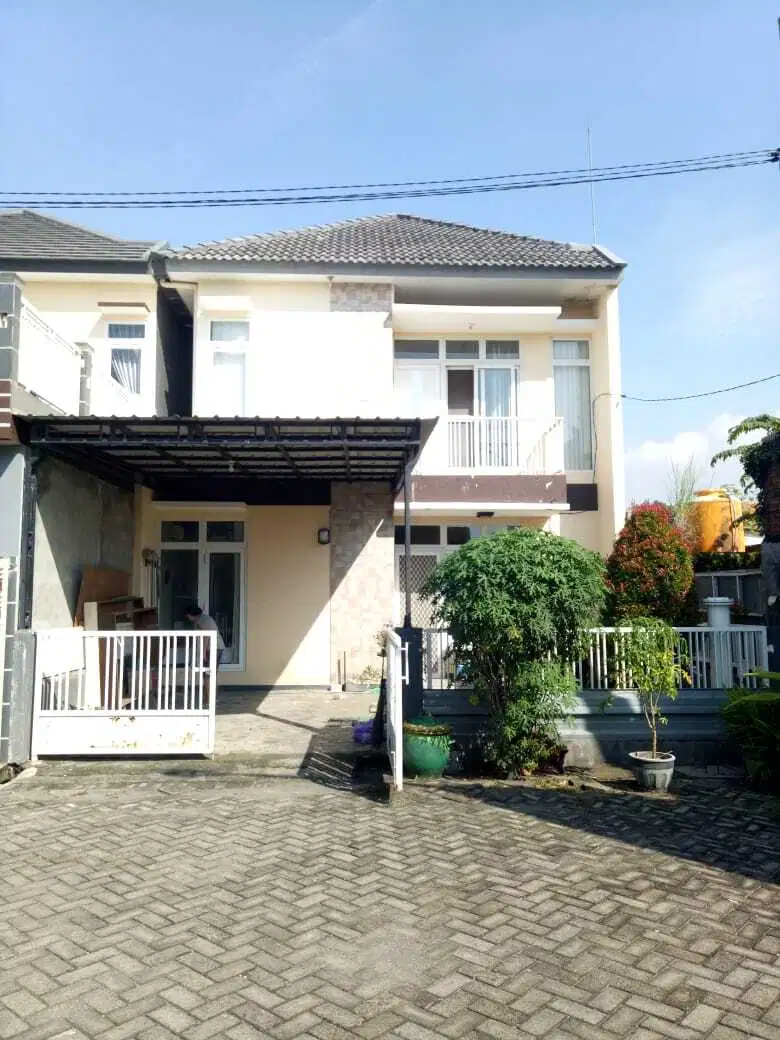 Dijual Rumah terawat di Pelita Juanda Town House, Sidoarjo.