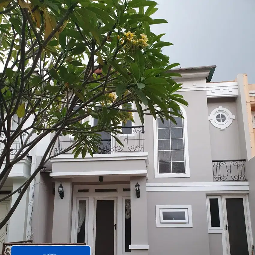 Dijual Rumah Rapih Dua Lantai Raffles Hills Cibubur