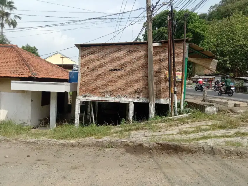 Rumah beserta kios 4 pintu