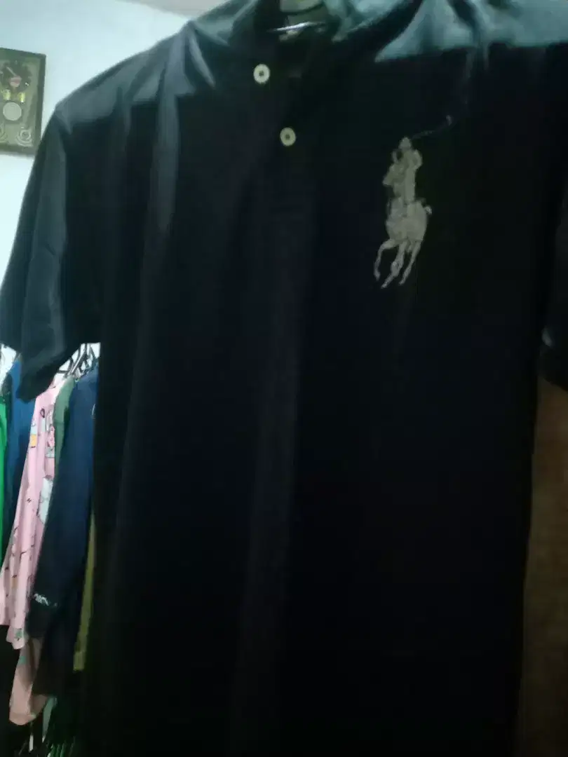 Kaos hitam polo ukuran L