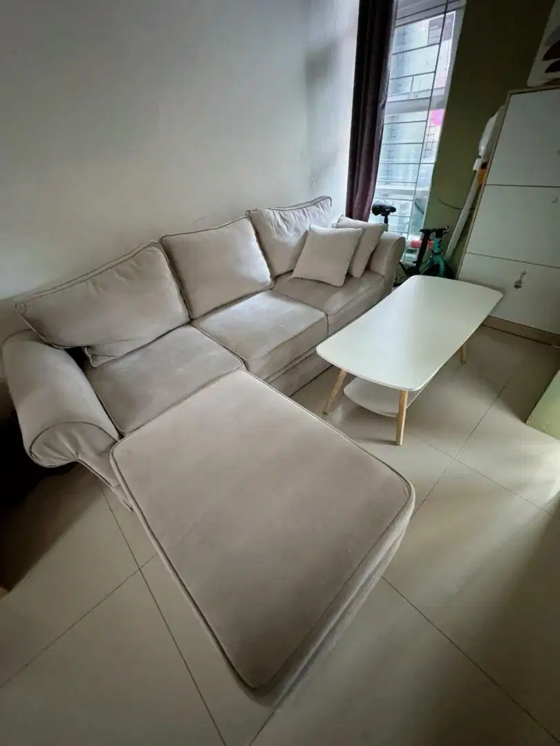 Sofa taupe minimalis