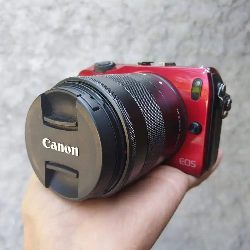 Canon EOS M Merah