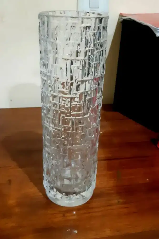 Vas bunga kristal, tinggi 26 cm, diameter 8 cm