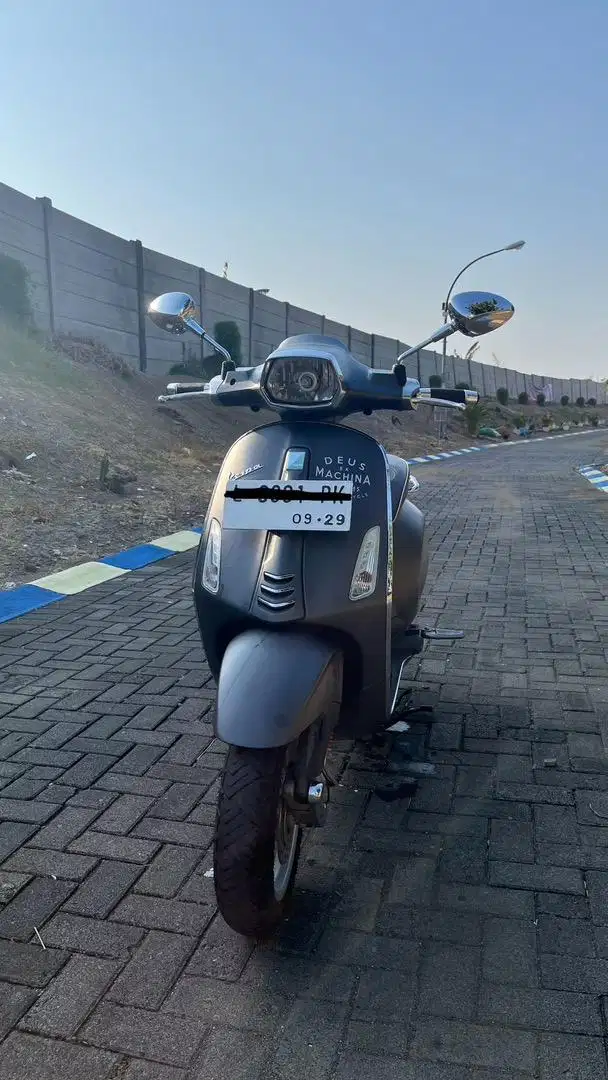 Vespa Sprint 150 iget Dark Grey Tahun 2019