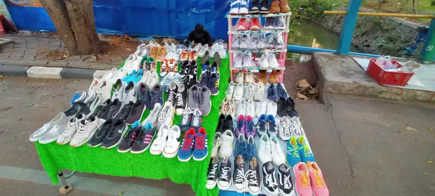 Jual Sepatu Second dan Baru (isi 50 pcs)