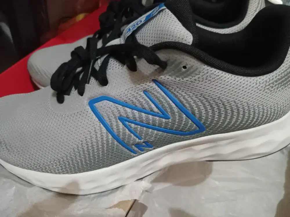 Jual sepatu new balance size 43