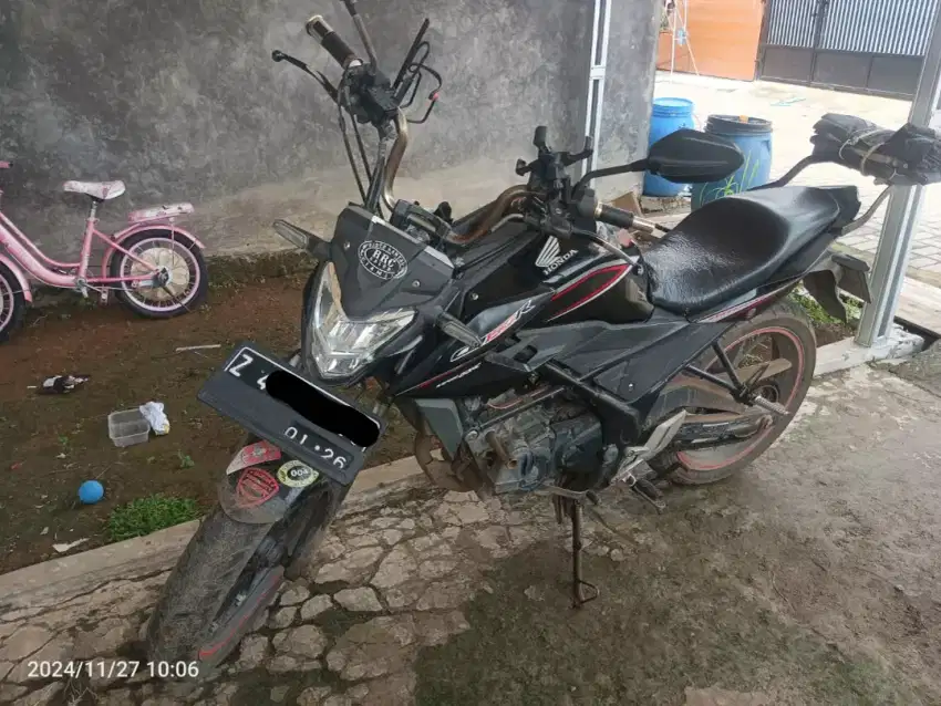 Honda CB150R TAHUN 2015