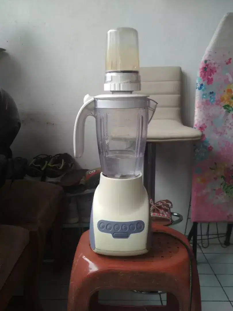 JUAL BLENDER MESIN MERK  PHILIPS HR 2115