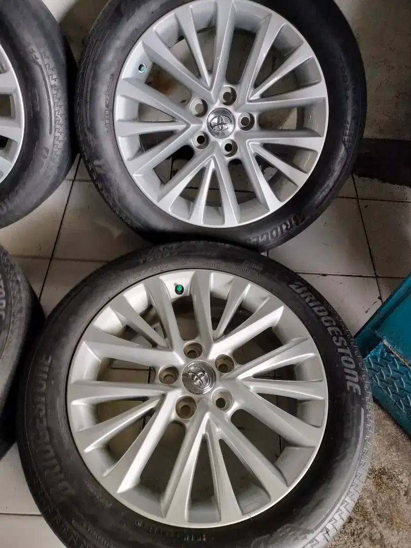 Velg Toyota New Camry Hybrid R.17 ori