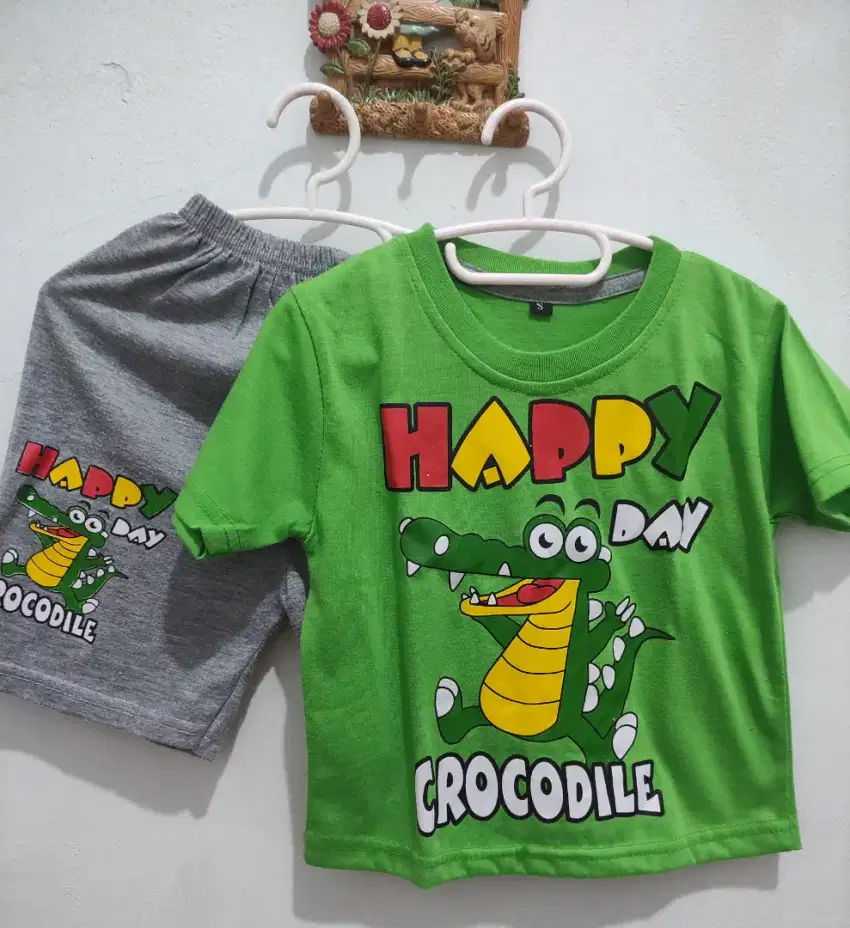 Set celana pendek anak laki laki motif crocodile