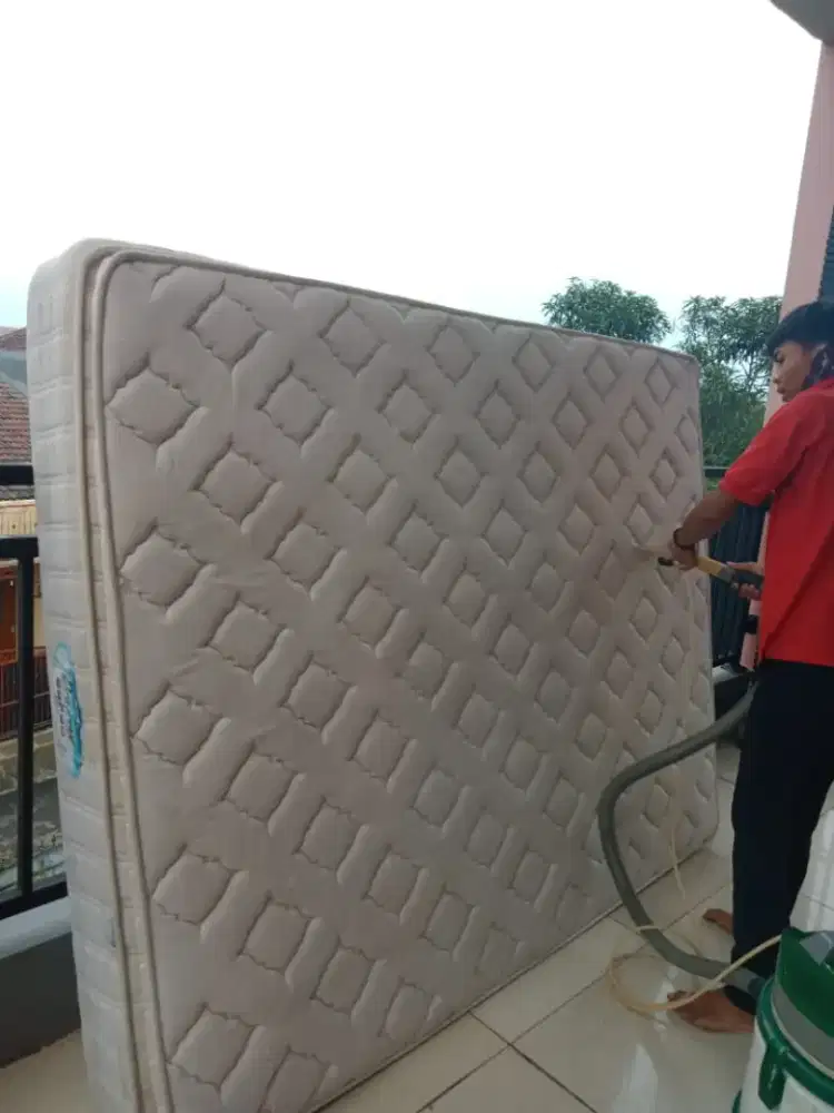 Jasa cuci kasur matras sofa menghilangkan noda dan tungau