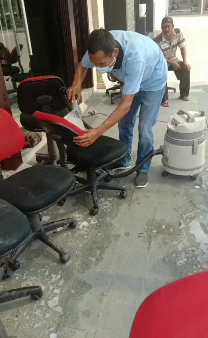 Jasa cuci kursi kantor cuci sofa cuci karpet kantor panggilan