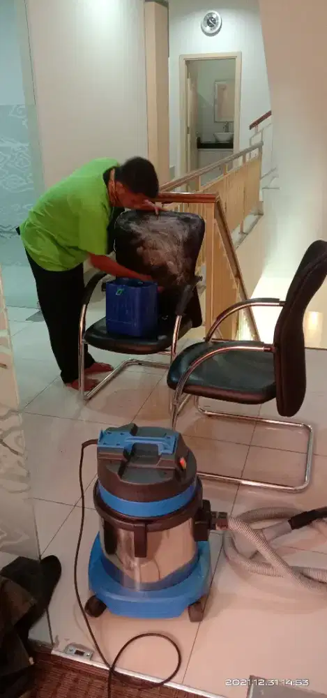 Jasa cuci kursi kantor cuci sofa cuci karpet kantor bersih dan tuntas