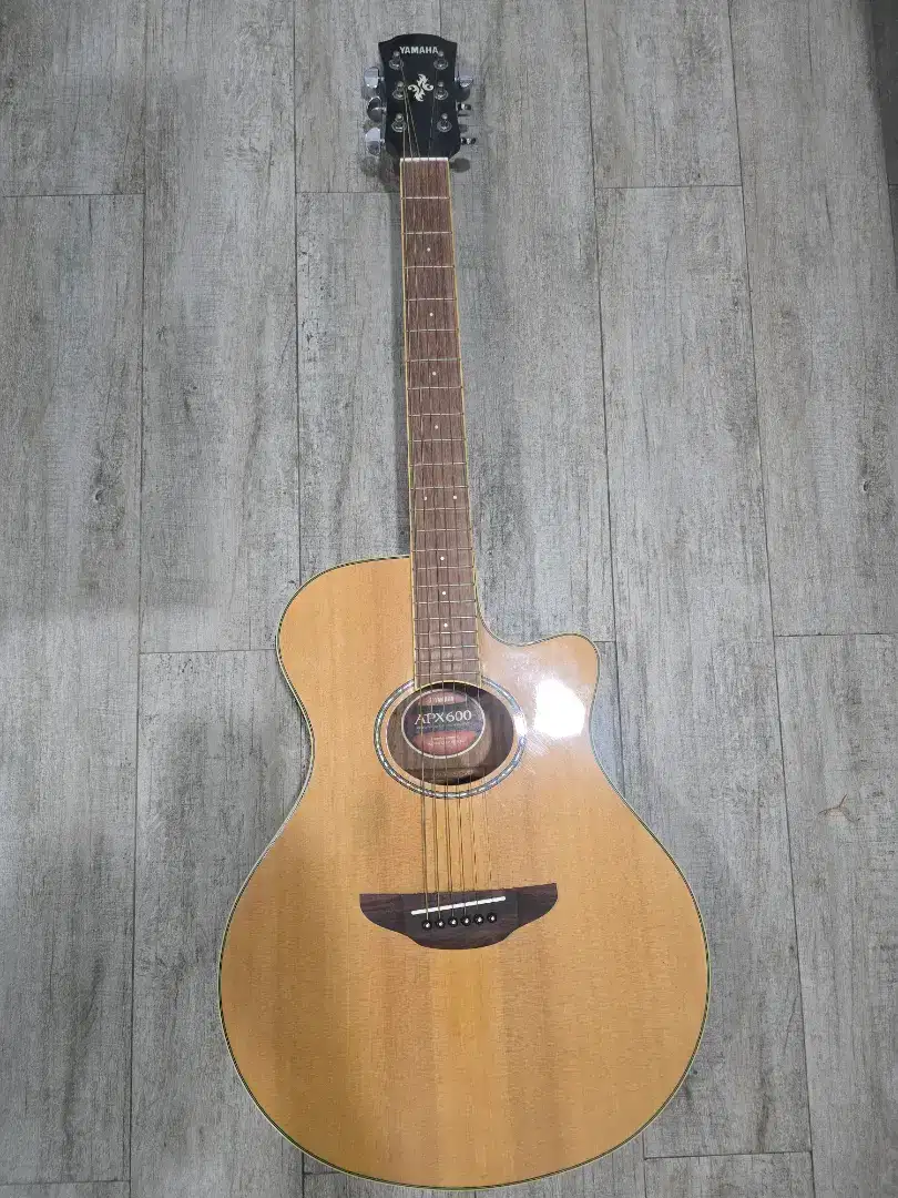 Gitar Akustil Elektrik Yamaha APX 600