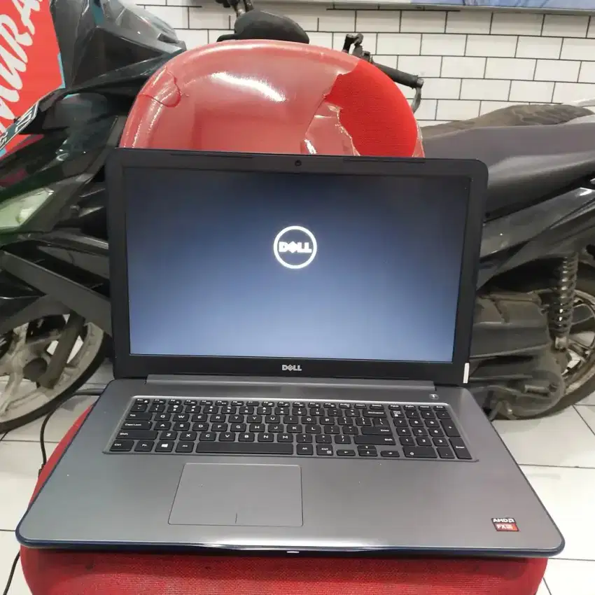 For gaming&desain laptop dell ins 5765 ram 8gb 2.7ghz 17inc mulus