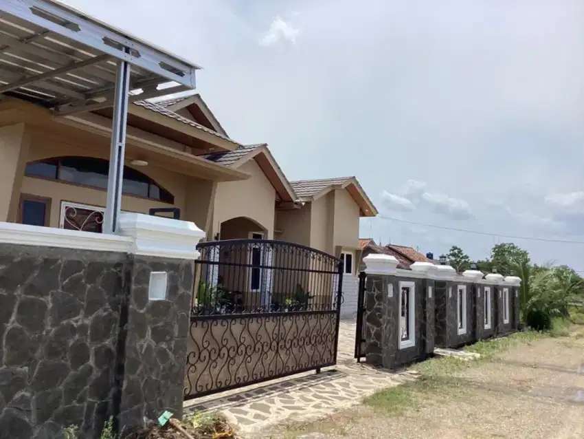 Dijual Rumah, beserta isinya