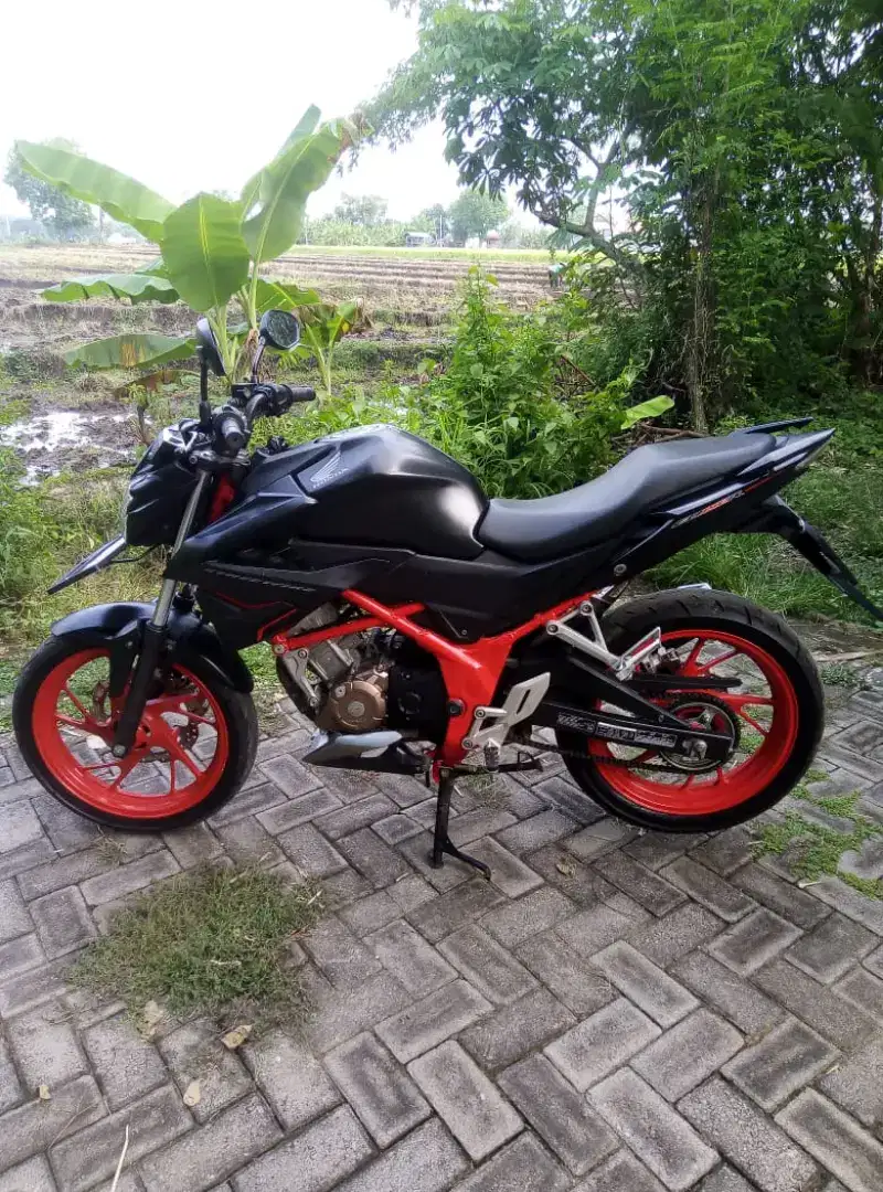 Di jual CBR 2016 barang super mesin segel