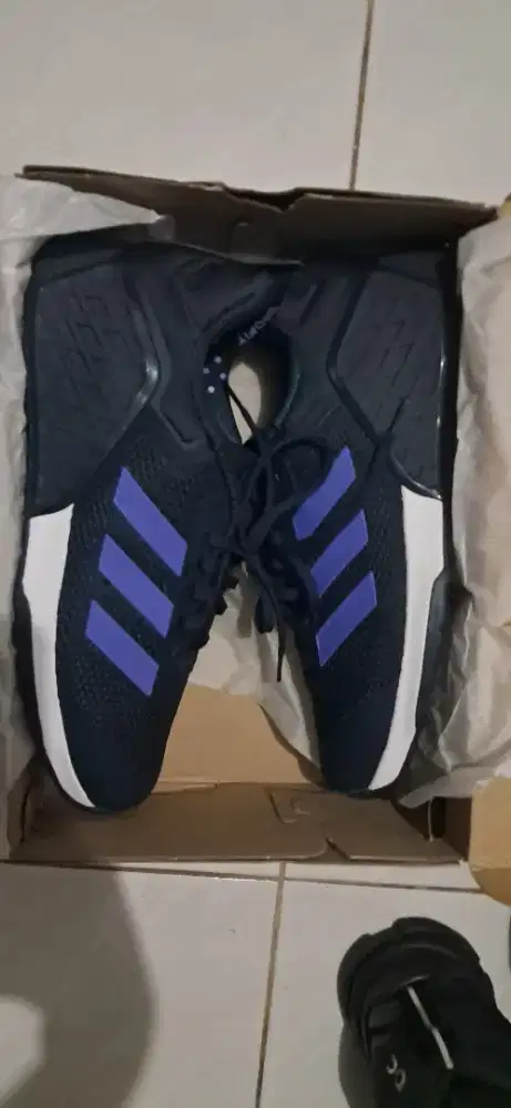 Adidas training size 45