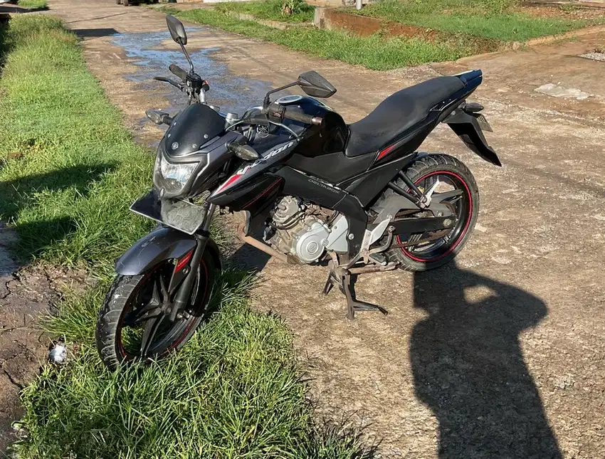 Yamaha vixion warna hitam