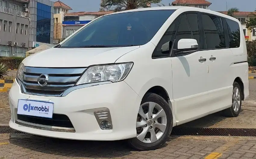 Termurah TDP 7,JT Nissan Serena 2.0 Highway Star Bensin-AT Putih 2015